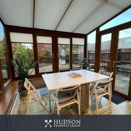 Villa Telford Townhouse With Parking And Garden Exterior foto