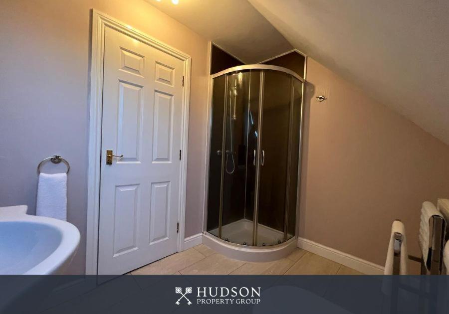 Villa Telford Townhouse With Parking And Garden Exterior foto